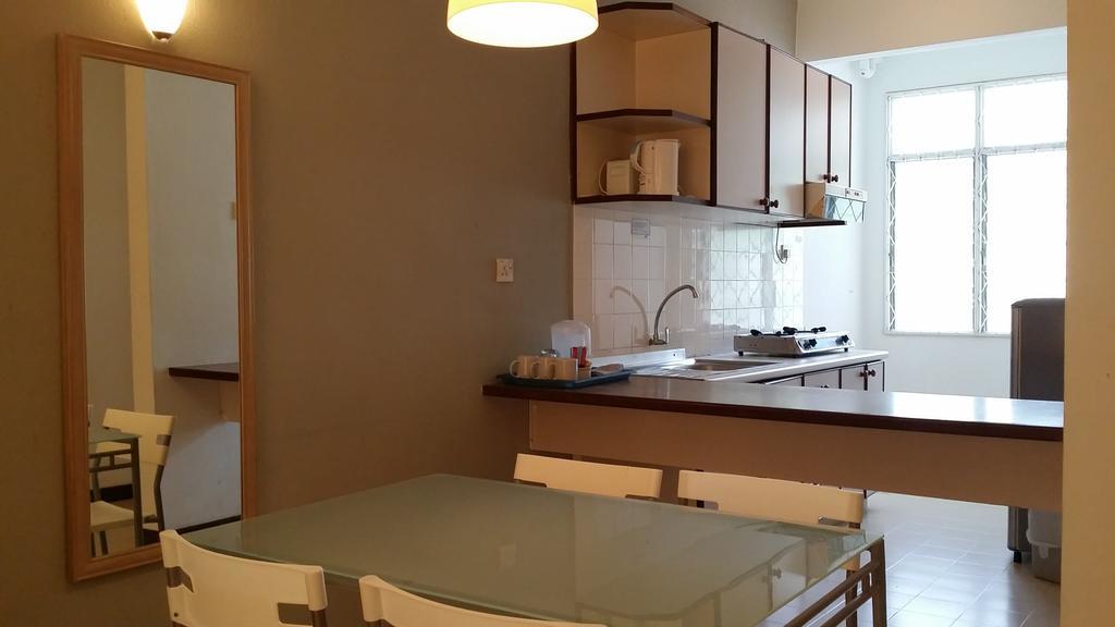 Jean Cleancomfy Apt Near Beach Batu Ferringhi Room photo